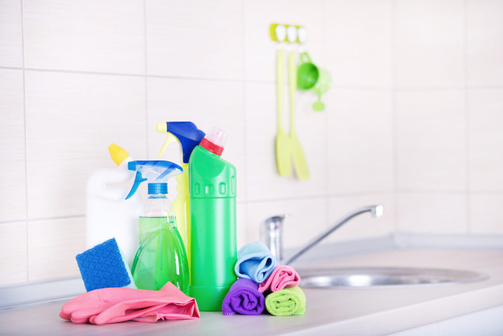 how to clean wooden chopping board, cleaning tools