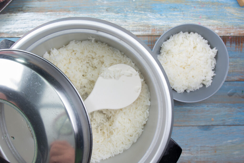 how to cook rice, step four, cook the rice