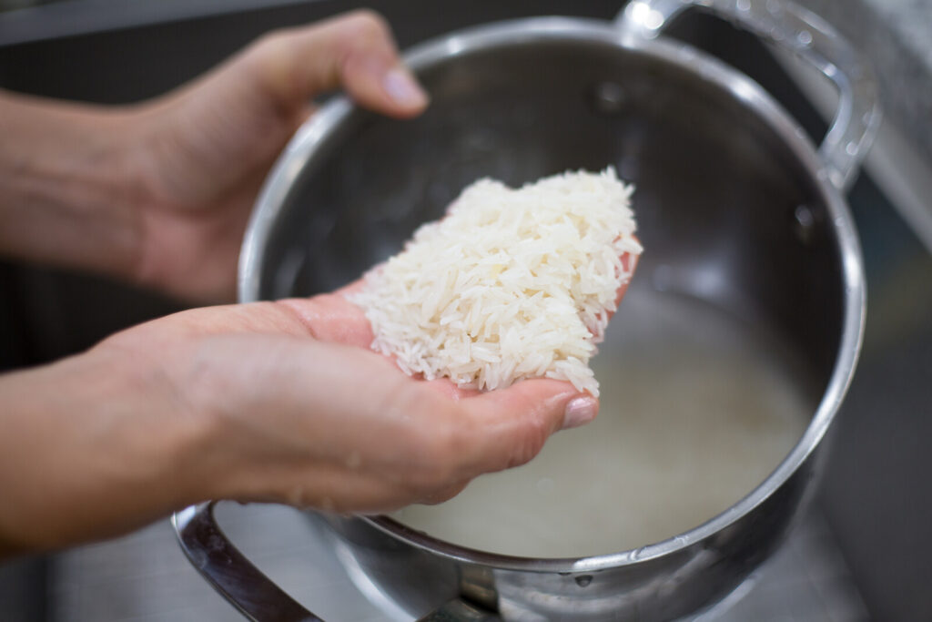 how to cook rice, step two, wash the rice