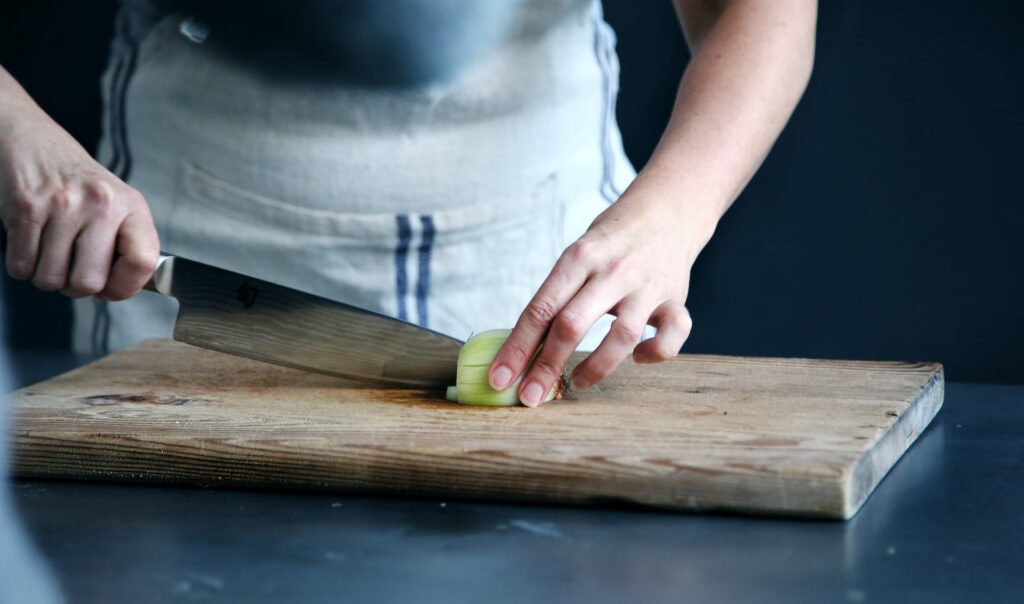 pros of using solid wood cutting board